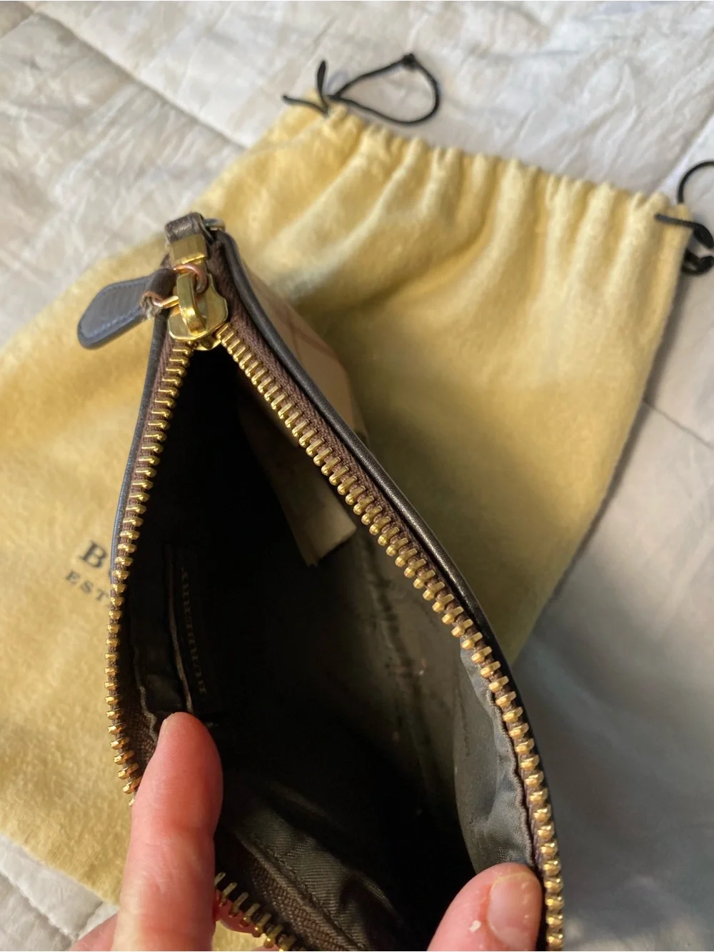Burberry Beige Nova Check Chain Shoulder Bag with Gold-Tone Hardware - Picture 6 of 15